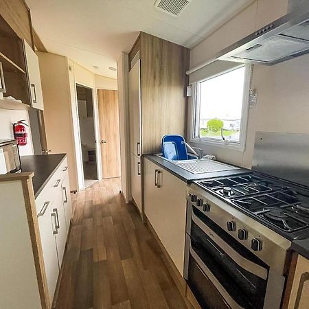 Superb 6 Berth Caravan At St Osyth Beach, Near Clacton-On-Sea Ref 28008Mc エクステリア 写真