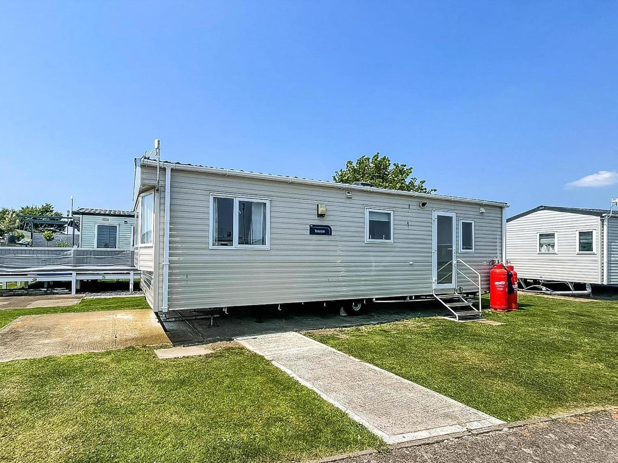 Superb 6 Berth Caravan At St Osyth Beach, Near Clacton-On-Sea Ref 28008Mc エクステリア 写真